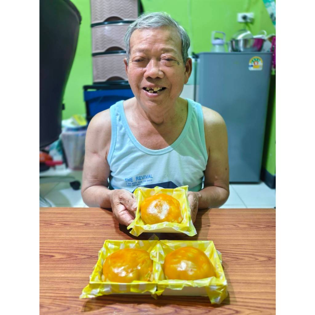 ( ใหญ่พิเศษ ) 500 กรัม ขนมเปี๊ยะบุญเต็ง ไส้ช็อกโกแลตดูไบโมจิ แป้งบาง ไส้ทะลัก แป้งนุ่ม หนึบหนับ อร่อยมากๆ  by บุญเต็ง ส่