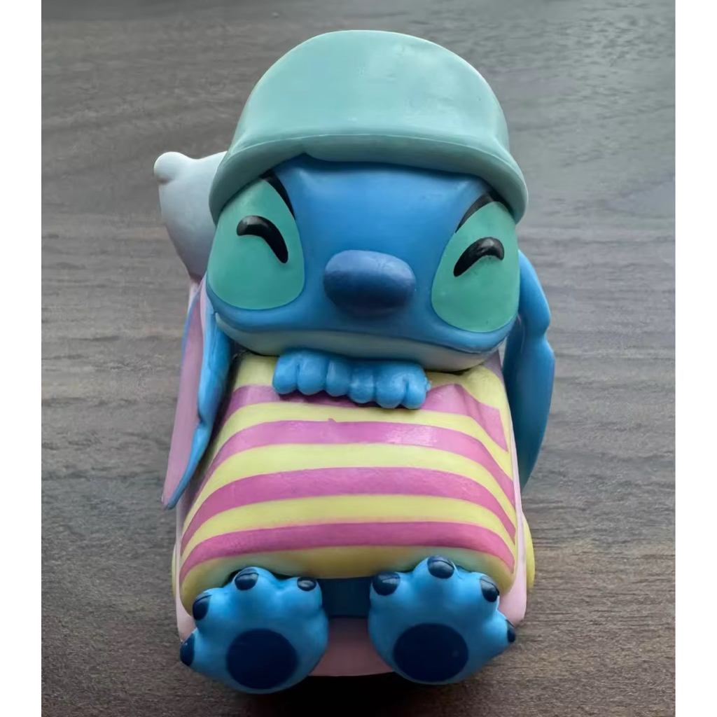 ฟิกเกอร์ หลับนอน สติทช์ (Stitch) จากแฟรนไชส์ ลีโล่ แอนด์ สติทช์ (Lilo & Stitch) ของดิสนีย์