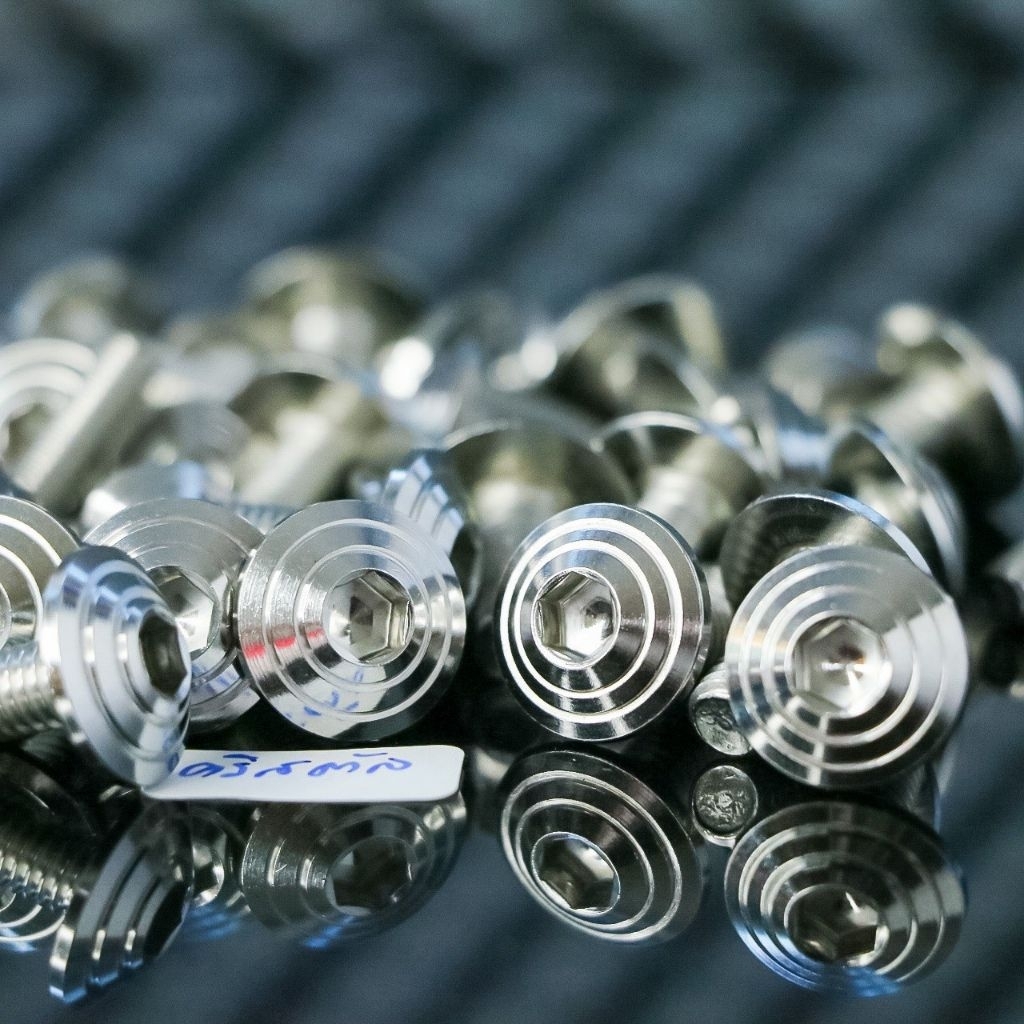 น็อตชุดก้นหอยสีเลส ชุดเฟรม คริสตัล 34 ตัว ทั้งคัน สแตนเลสแท้304 ชุปทอง ผลิตจากโรงงาน รถมอเตอร์ไซค์ #