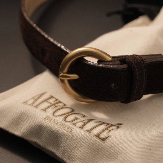 Affogaté “Rounded Buckle Suede Leather Belt” สี Mocha - เข็มขัดหนังกลับ หัวทอง สีน้ำตาล