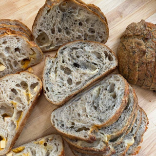 Cheese Sourdough ขนมปังซาวโดว์ผสมชีส
