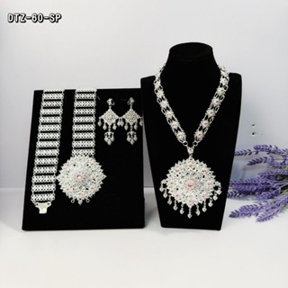 ชุดเครื่องประดับสร้อยคอใต้ดั้งเดิม งานชุบเงิน ลายไทยประณีต โ…