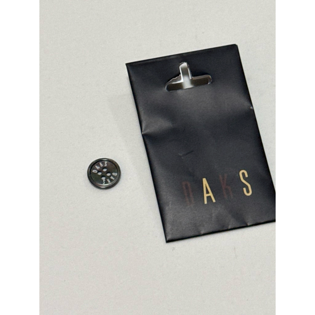 กระดุมเสื้อผู้ชาย DAKS ของแท้