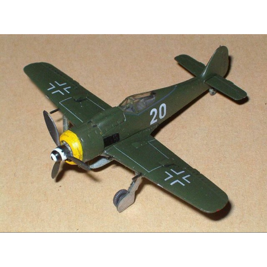 โมเดลเครื่องบิน 1/144 WW2 Fighter: Focke Wulf FW-190A-8 "JG301" [Germany] #8 FAOTW2 : TAKARA