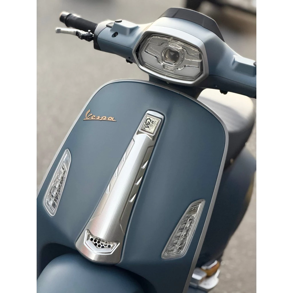 ไฟหน้า LED Vespa Sprint / S125 / S150 พื้นหลังโครเมียม / ดำ