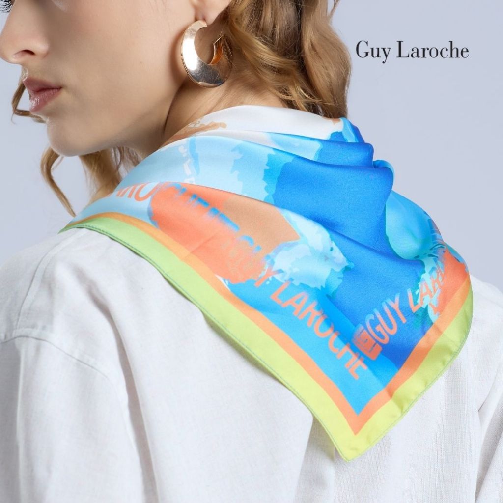 Guy Laroche Scarf Sky scarf ผ้าพันคอ จตุรัส ขนาด 70*70 ซม. สีน้ำเงิน G9YMBU