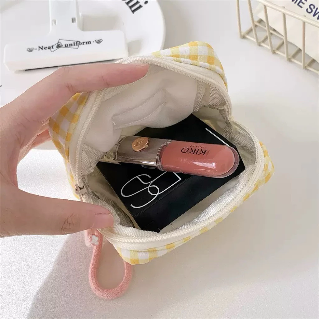 Cosmetic Bag – กระเป๋าเครื่องสำอางสไตล์เกาหลี | ความจุใหญ่ ลายตาราง พร้อมโบว์ | สำหรับสกินแคร์ & เมคอัพ thumbnail 9