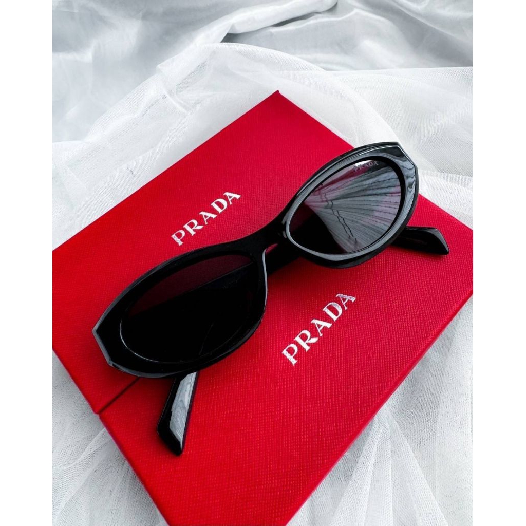 แว่นกันแดด prada ป้องกันแดด