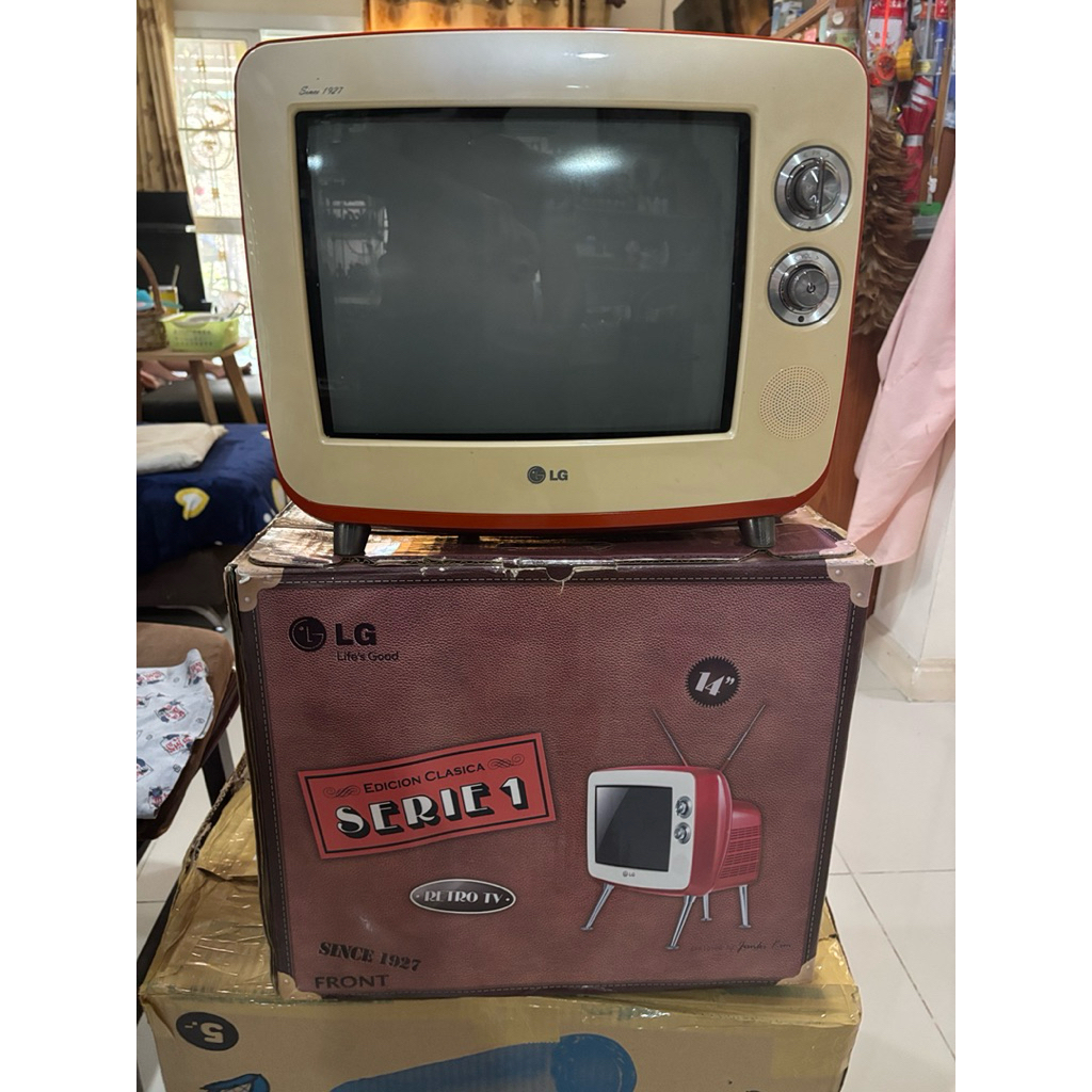 LG Retro CRT Color TV 14 inches with accessories Orange no.3