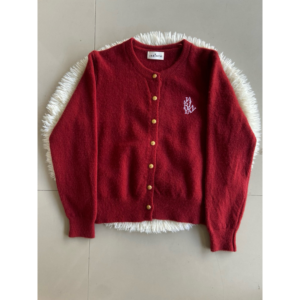 เสื้อไหมพรมคาดิแกน Jarinya สีแดง (ใช้โค้ดส่งฟรี / โค้ดส่วนลดได้ )