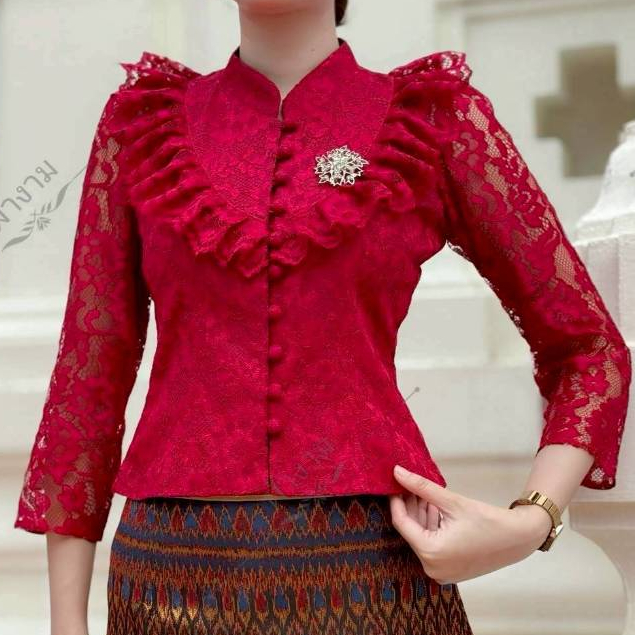 KK - (ขายแยก)  ชุดไทยเสื้อลูกไม้แขนยาวสีแดง เสื้อลูกไม้อิตาลี มีอก32-44 ผ้าถุงผ้าไหมกาบแก้วทอลาย  S-