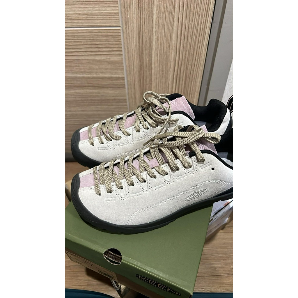 Keen รองเท้าผู้หญิง รุ่น Women's JASPER (BIRCH/FAWN)