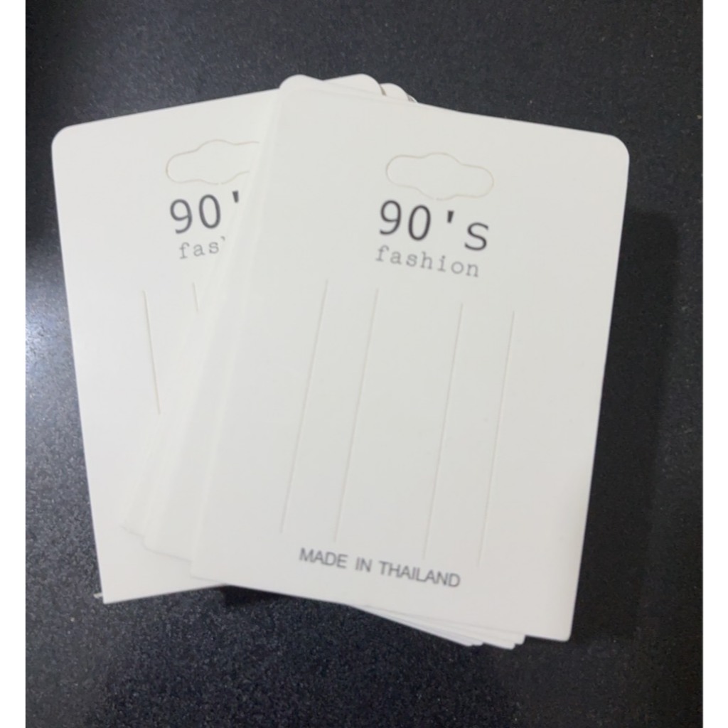 แผง กิ๊บ 90's ขนาด 7.3x10 cm 1 ก้อนมี 100 ใบ กระดาษเนื้อดี เคลือบขาว ใส่สินค้าแล้ว ดูดีทีเดียว
