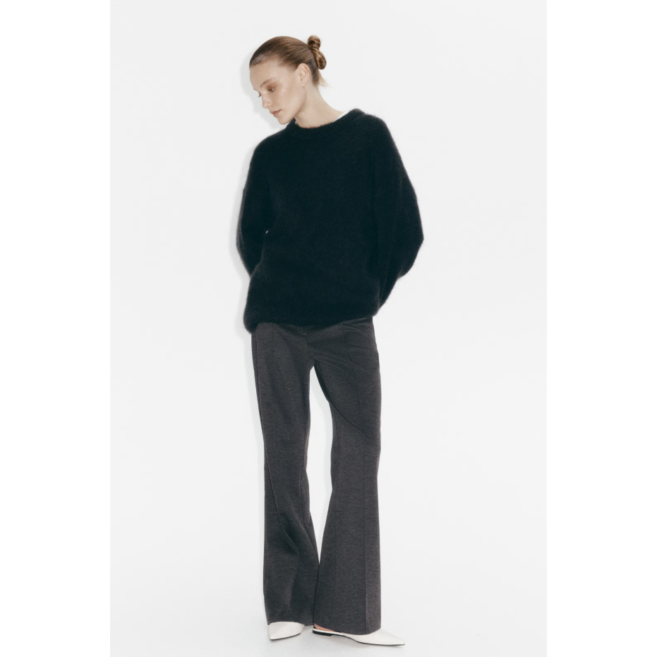 H&M(เอชแอนด์เอ็ม) กางเกงทรงบูทคัทแต่งรอยพับด้านหน้า Women Bootcut crease-front trousers 1322776_1