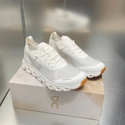 On Cloud 6 Versa White