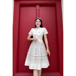PIRA DRESS เดรสผ้าฝ้ายสีขาว อัดกาวทั้งชุด แต่งคอจีน