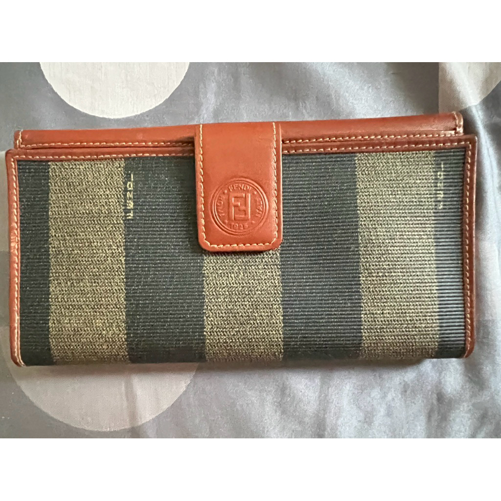 กระเป๋าสตางค์ยาวFENDI