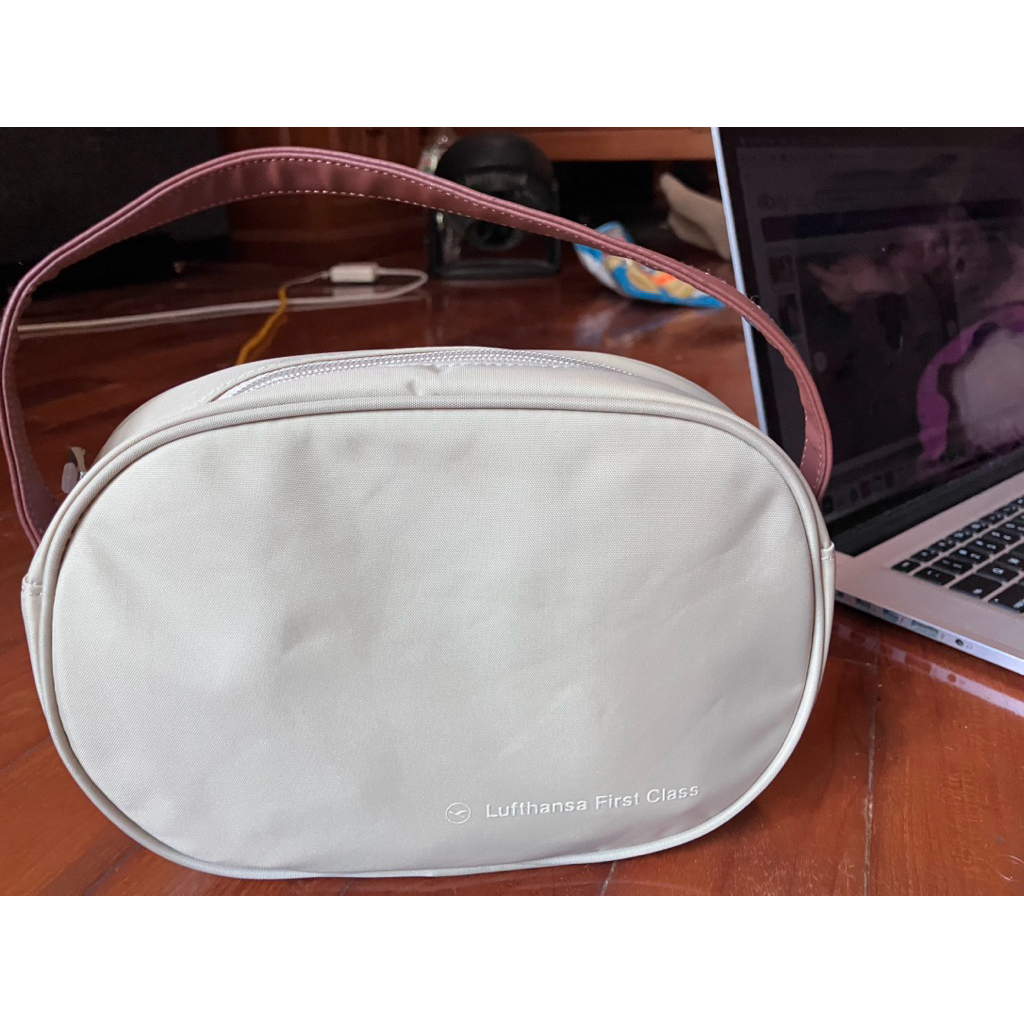 Bogner Lufthansa First Class Amenity kit ใหม่ยังไม่ได้แกะ ของข้างในครบ