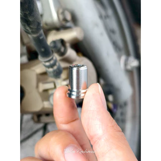 น๊อตยึดขาผ้าเบรคป๊ั๊มนิชชิน 1Pot-2Pot ราคาต่อ 1 ตัว สแตนเลสแท้ งานกลึง ยึดขาผ้าเบรค- กลึงมือ -สแตนเลสแท้พร้อมจัดส่ง
