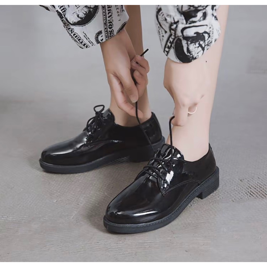 E05 รองเท้าหนังสีดำ (ไม่มีกล่อง)