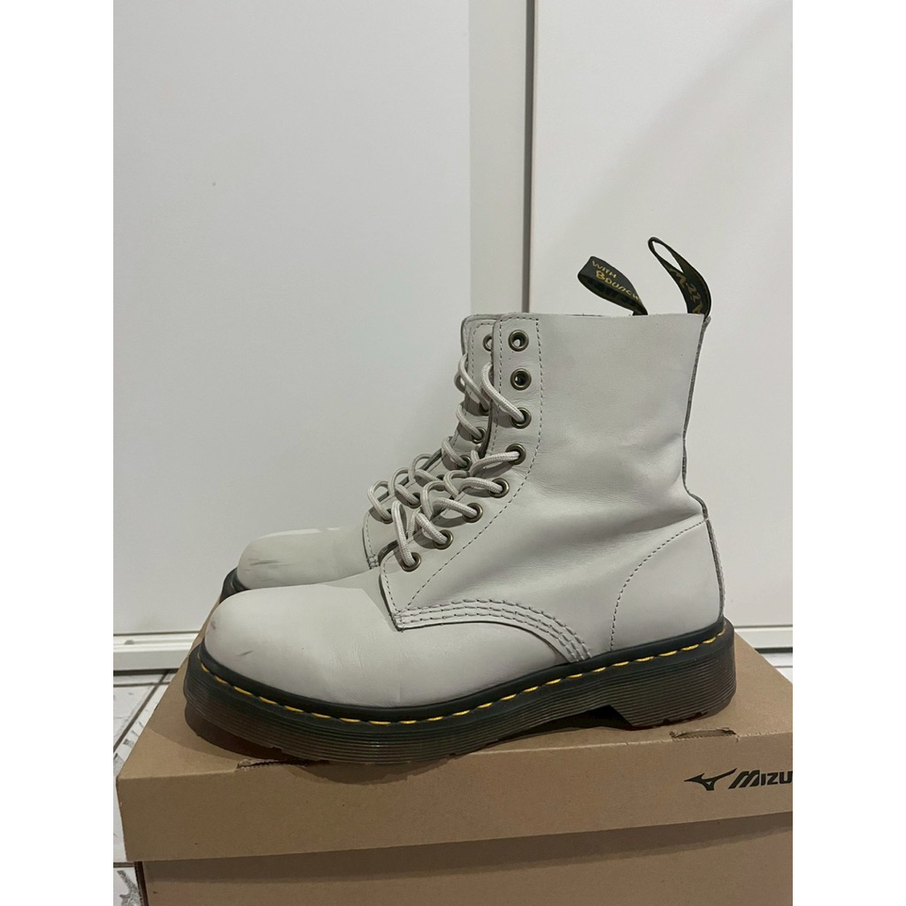 Dr.Martens สีขาว Size 39 มือสอง พื้นเต็ม