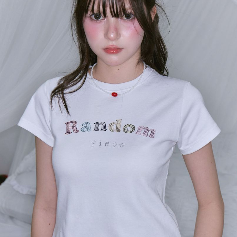 rand0m piece - Logo Rhinestone Babytee เสื้อยืดทรงเบบี้ที แต่งเพชร