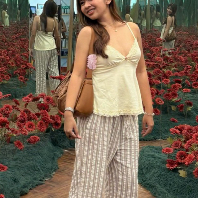 ส่งต่อ สายเดี่ยวลูกไม้ buttermilk cami top จากร้าน Flore.apparels