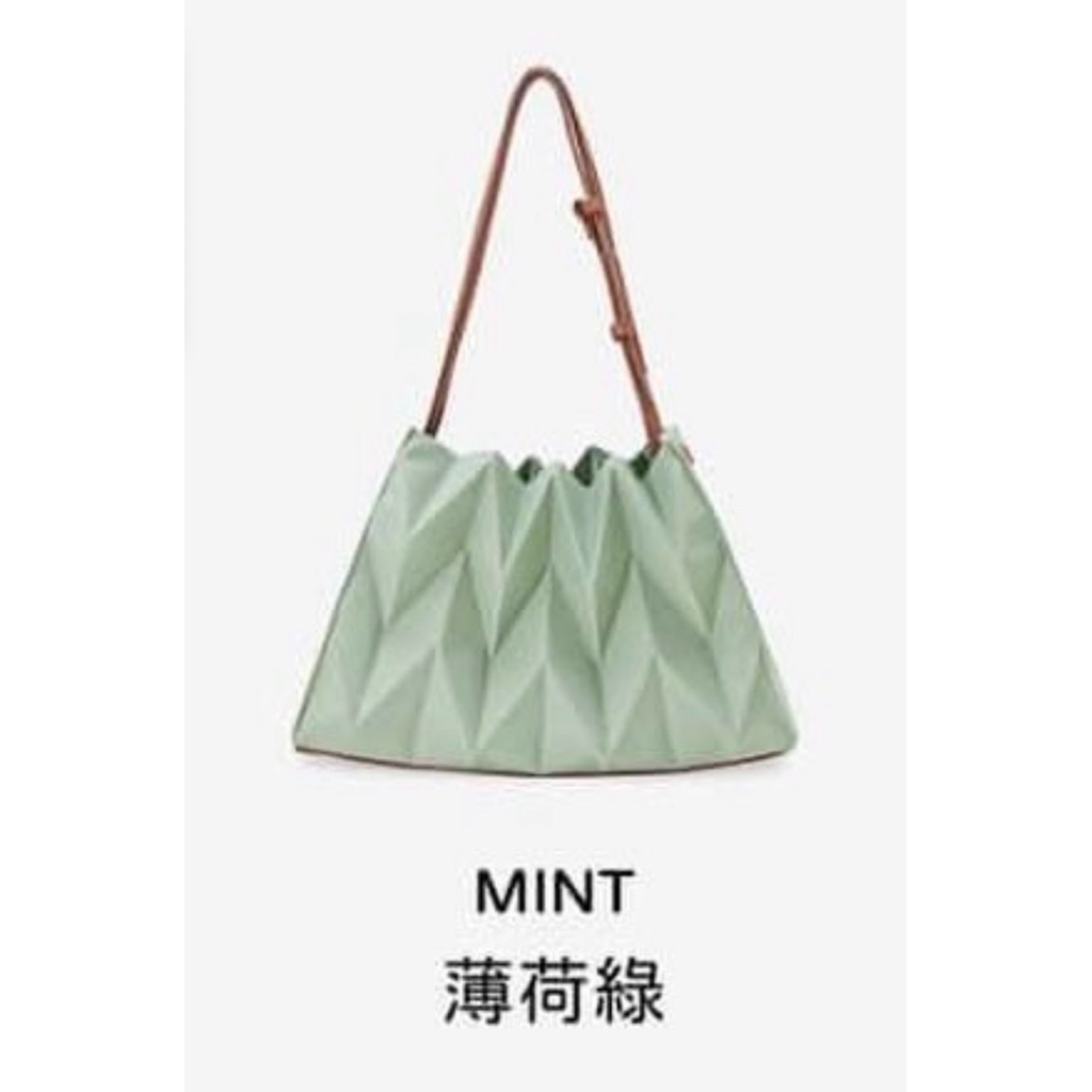 👜 Pavi Studio – กระเป๋าสะพายไหล่ดีไซน์พับจีบ 3D สีเขียวมิ้นต์ (Mint/Brown)