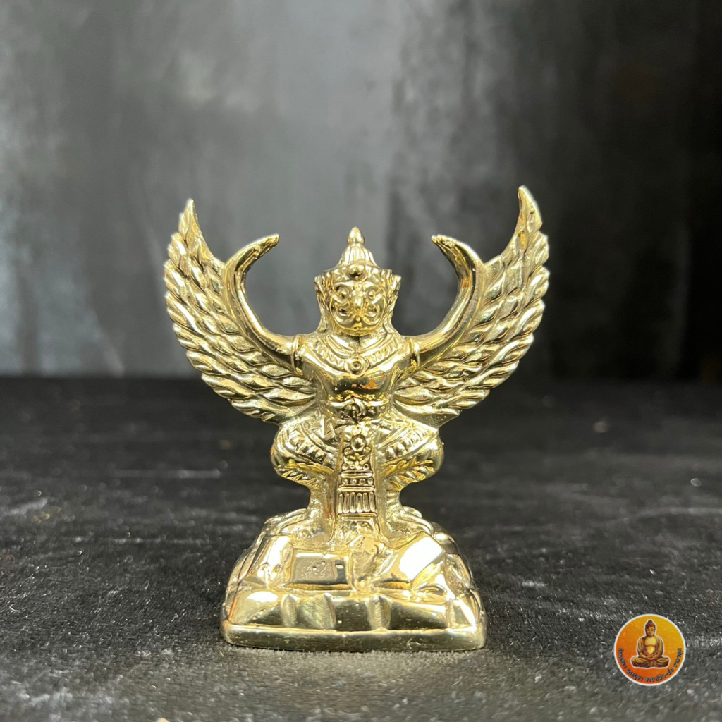 พญาครุฑ เนื้อทองเหลือง ขนาดฐานกว้าง 5 ซม. ลึก 3 ซม. ปีกกว้าง 8 ซม. สูง 8 ซม.
