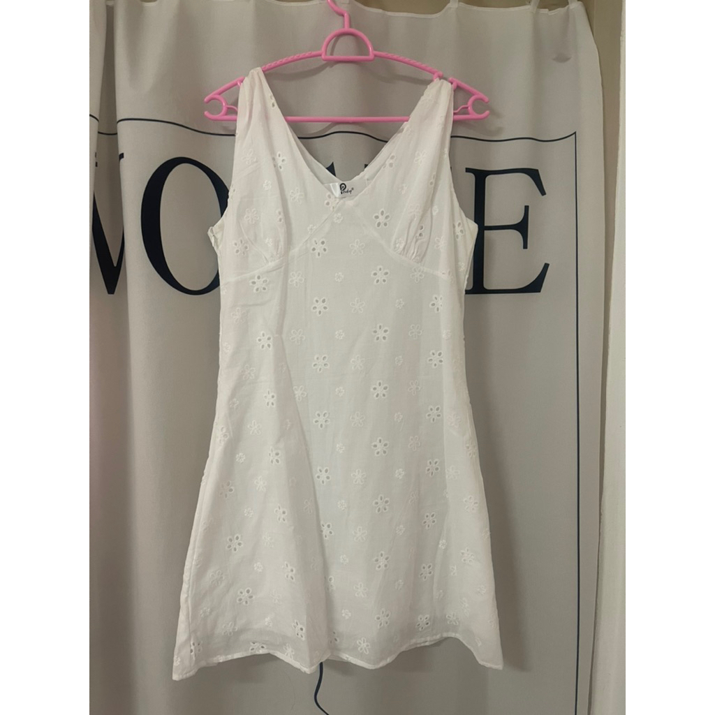 ประดับ pradap เดรสลายฉลุสีขาว