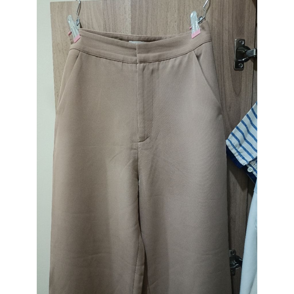 มือสองกางเกงขากระบอกเอว 26 สะโพก 40เป้า14 ยาว 40งานป้ายHANA MILIN