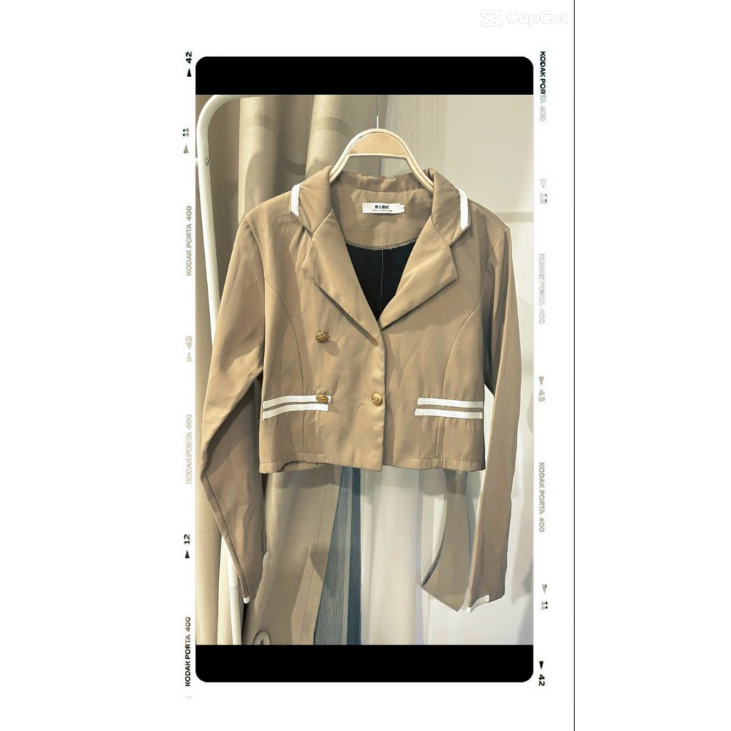 Blazer ครอป สีน้ำตาล