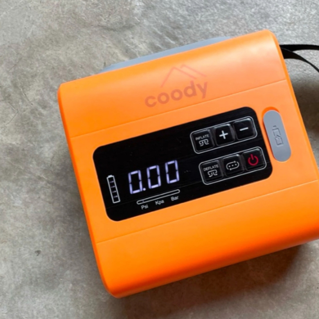 ปั๊มลมไฟฟ้า Coody Air Pump GR-133P สีส้มเล็ก สำหรับเต็นท์เสาลม เปลี่ยนหน่วยได้ 3 หน่วย PSI/Kpa/Bar