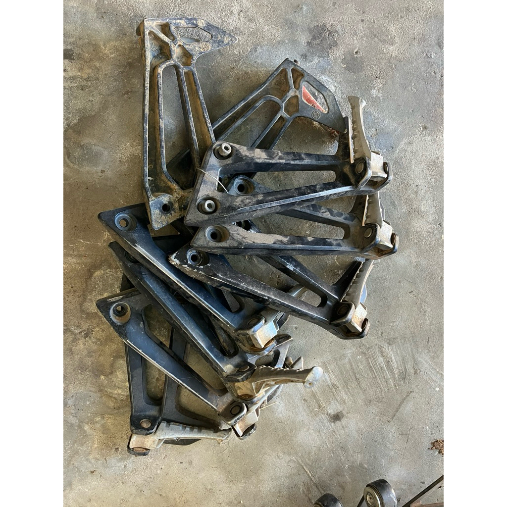 พักเท้าหลัง ข้าง ซ้าย Yamaha Exciter 150 2018-2022