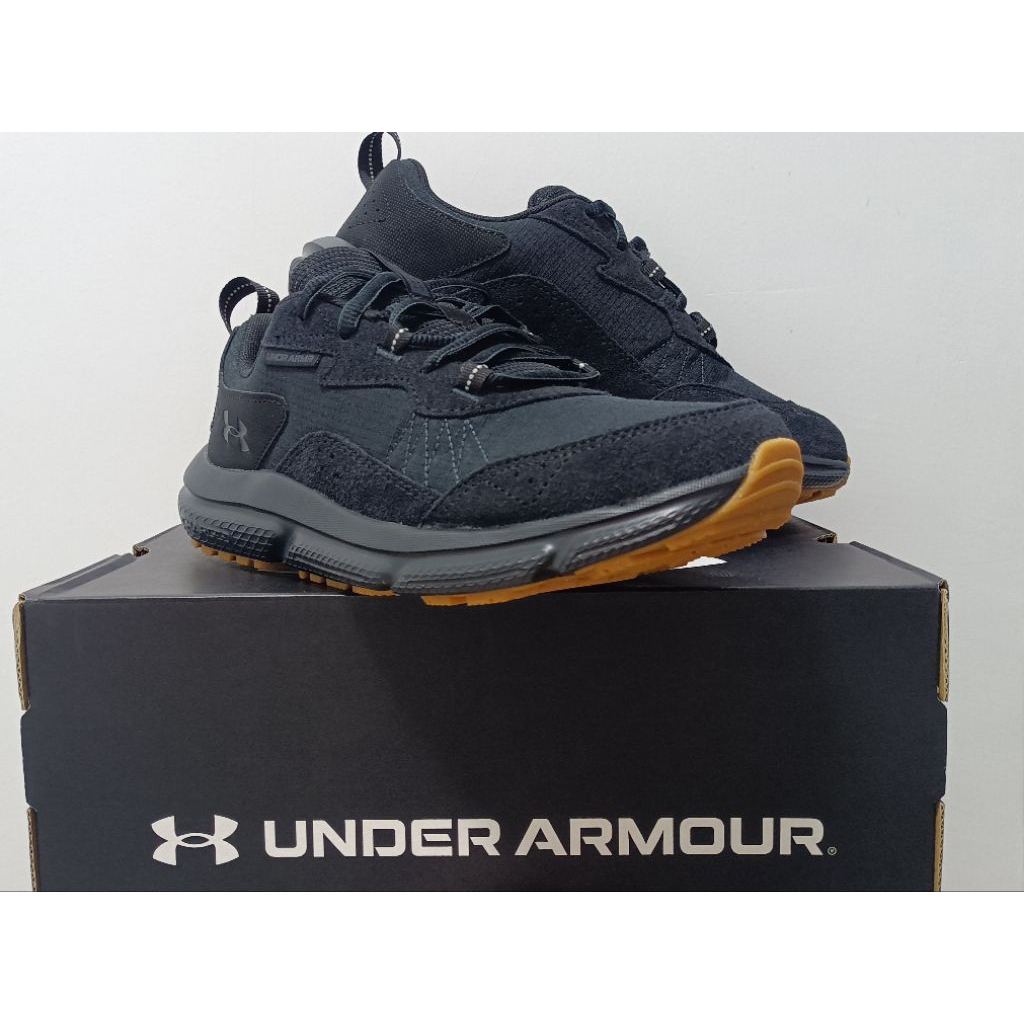 รองเท้าผู้ชายสีดำ Under Armour