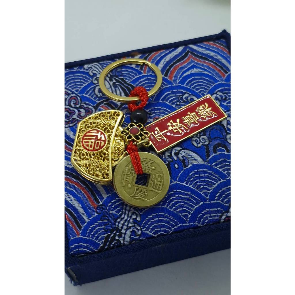 พวงกุญแจมงคลจีนโทนทองแดง ก้อนทองฮกฉลุ /พัดจี้กงทอง /น้ำเต้าม้าทอง /เทียนกัวซื่อฮก /ก้อนทองป้ายเผ่งอัง /สิงโตป้าย+ เหรียญ