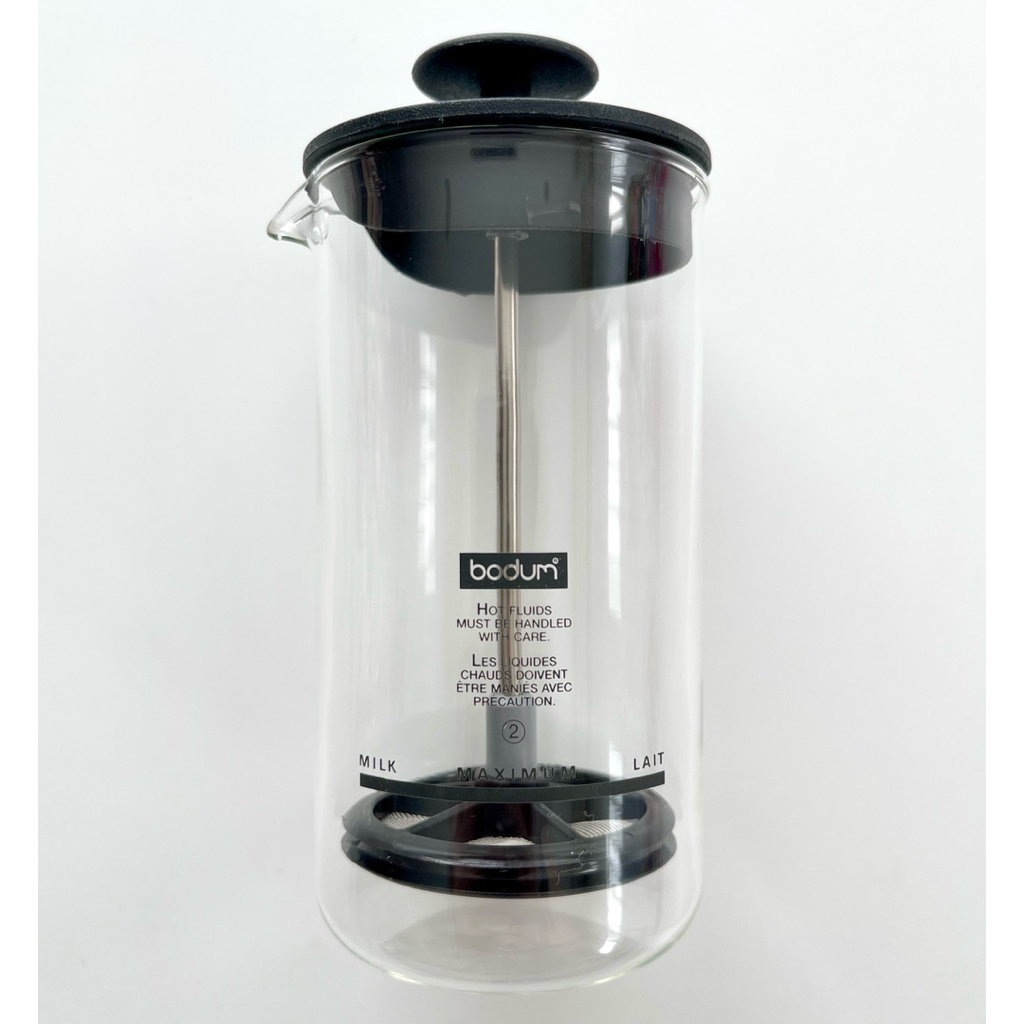 แก้วตีฟองนม Bodum มือสอง ใช้น้อยมาก สภาพดี มีตำหนิรอยข่วนบริเวณปากแก้ว ตามรูปที่2