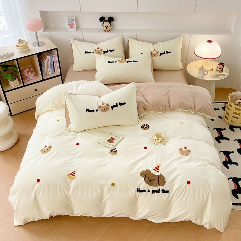 5/6ฟุต ชุดเครื่องนอน bedding set 4ชิ้น(ผ้าปูที่นอนx1 ปลอกผ้านวมx1 ปลอกหมอนx2) การ์ตูนหมีน้อย ชุดเครื