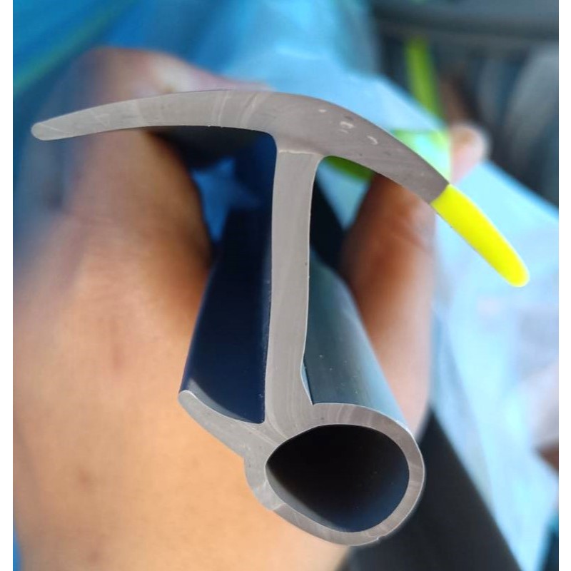 ยางขอบประตูตู้ทึบสีเทาเขียว มีโปร่งข้าง ยางร่อง 28 มม. ยางกันน้ำรั่วน้ำซึมตามแนวขอบประตู ยางเหนียว ทนทาน ทนความร้อนสูง - รูปที่ 3