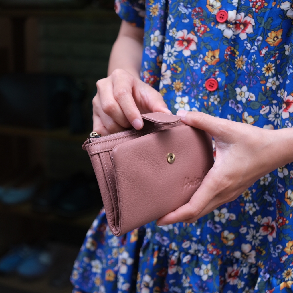 🚩หนังนุ่ม จุบัตร 14 ช่อง พกพาสะดวกมาก🚩 กระเป๋าสตางค์หนังวัวแท้ Hot Puff Hatsukoi Wallet - รูปที่ 2