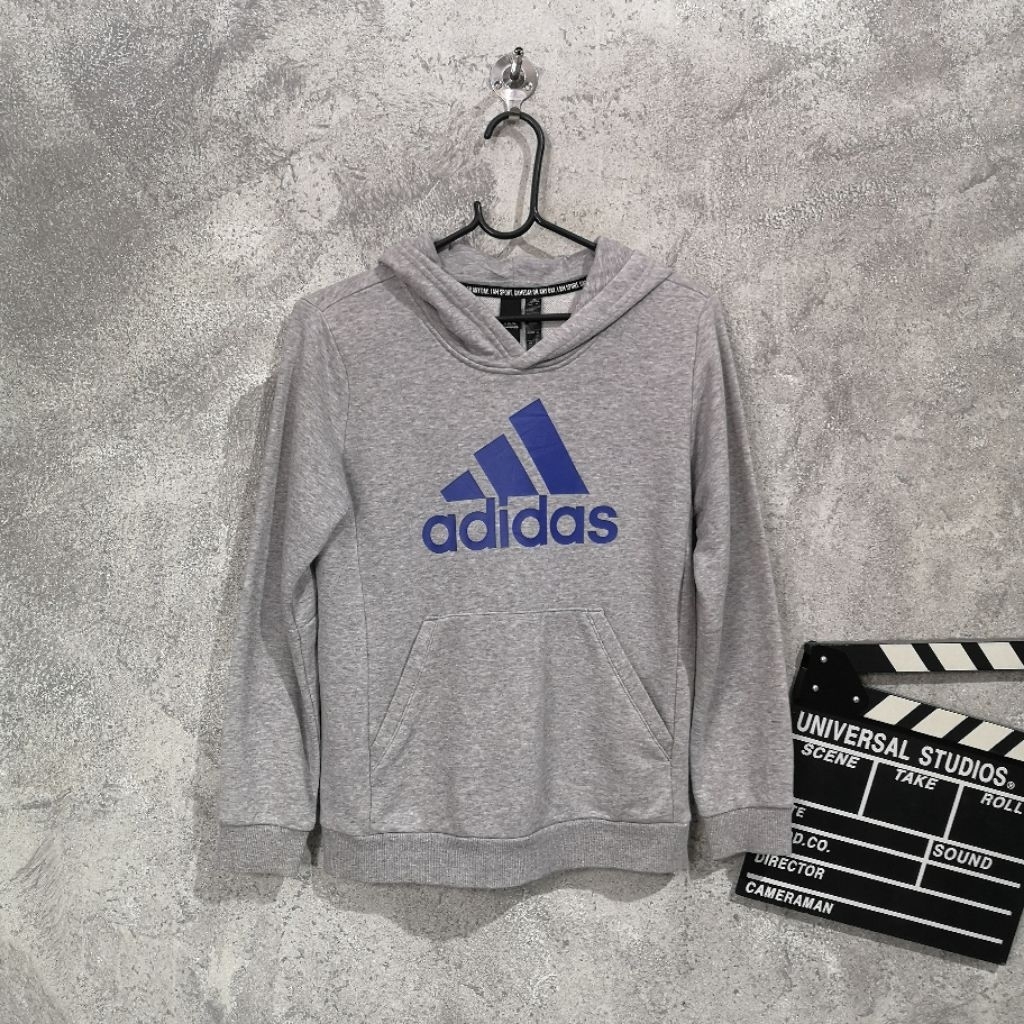 ผ้ามือสอง สเวตเตอร์แขนยาวมีฮู้ดเด็กโต adidas (ตำหนิรอยเปื้อนตรงหมวกรูปที่วง)