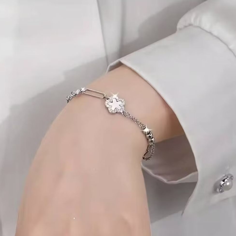 ⭐ TM Jewelry✨ สร้อยข้อมือเงินแท้ 92.5% รุ่น Ivory Bloom   สร้อยข้อมือผู้หญิง กำไลข้อมือผู้หญิง กำไลเงินแท้ พร้อมกล่อง ราคา ถูกที่สุด ดีลบีเคเค แกลเลอรีภาพที่ 5