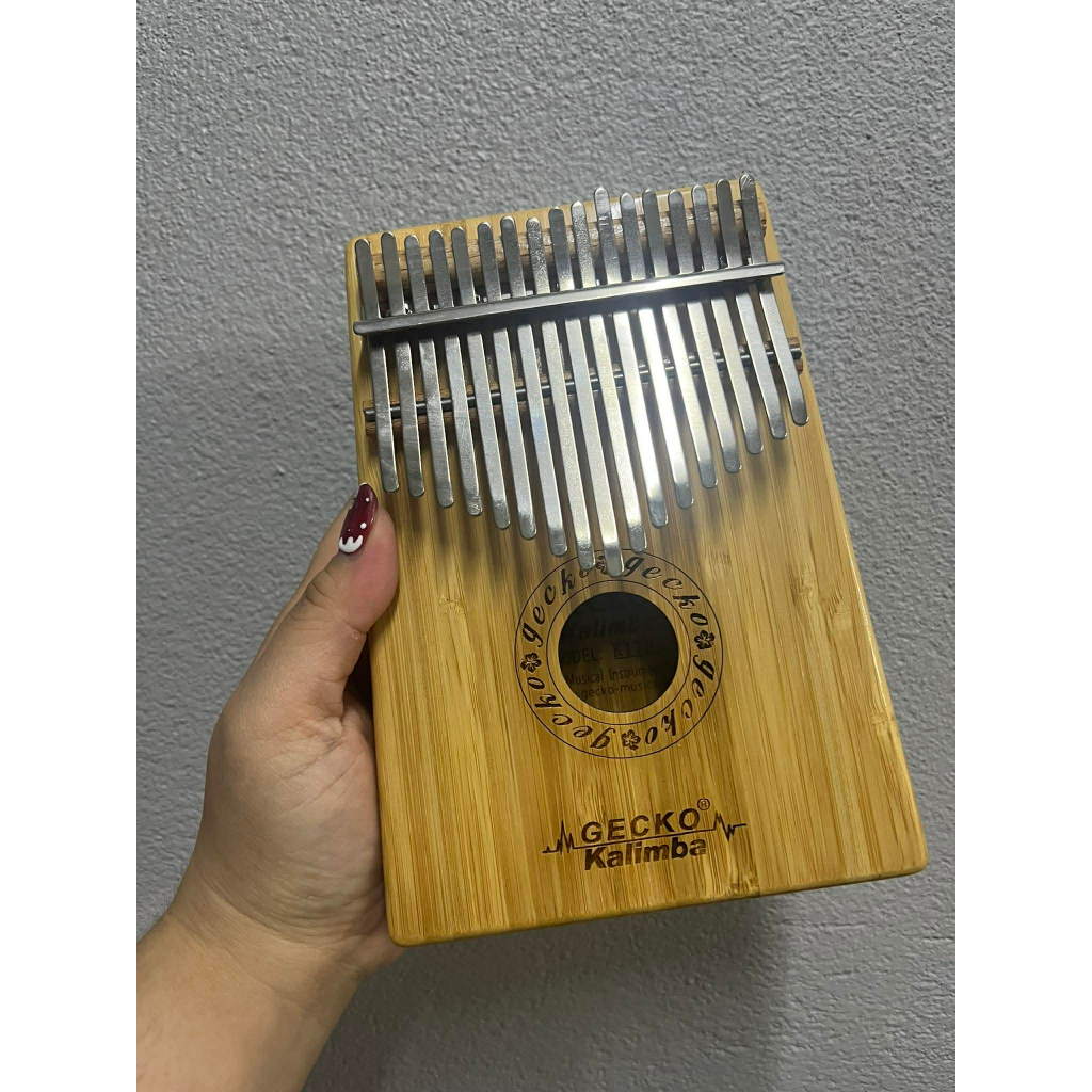 **กล่องกระดาษเปื้อน ด้านหลังติดรอยเลกเกอร์เล็กน้อย** คาลิมบา Gecko Kalimba K17BA พร้อม Hardcase