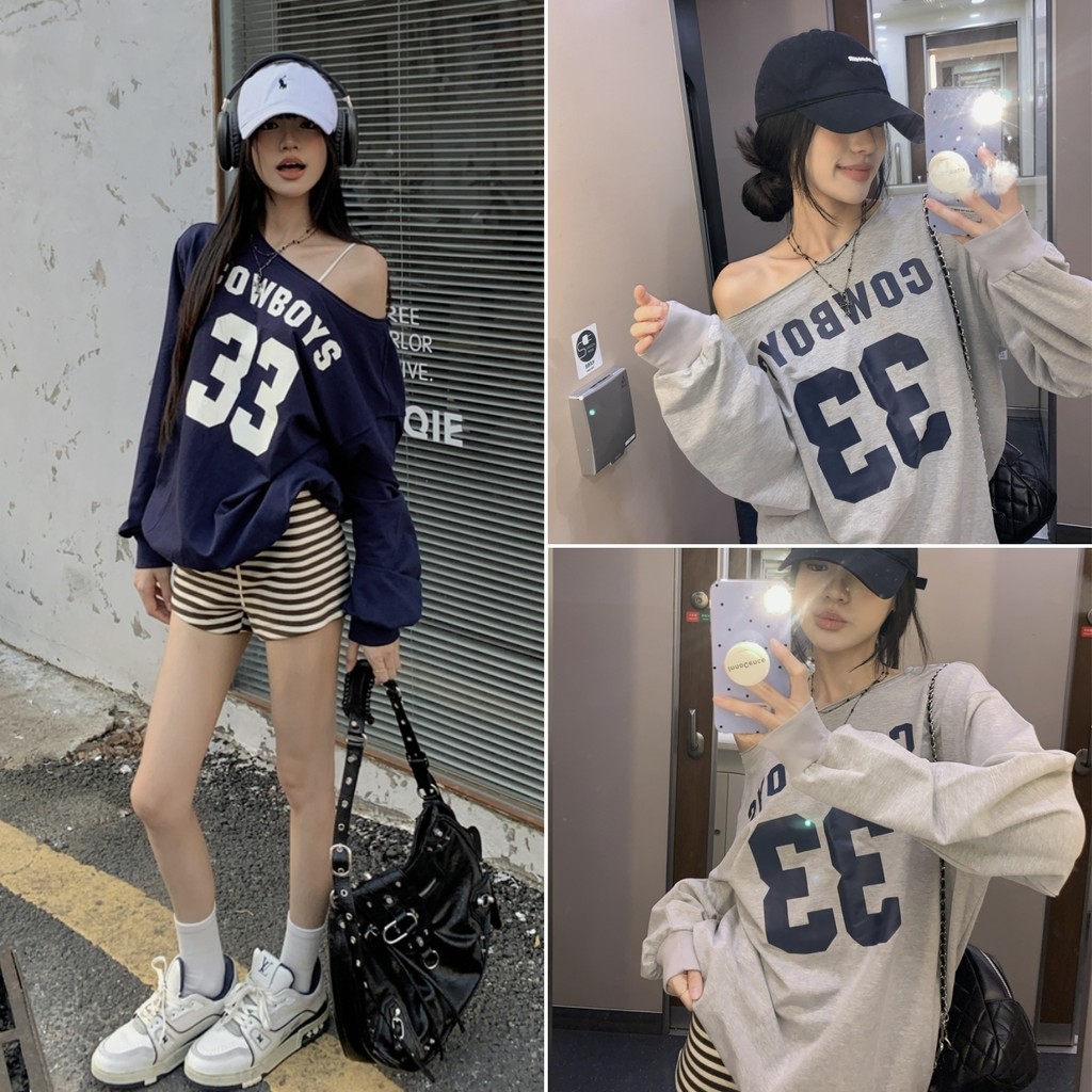 cherryshop พร้อมส่ง เสื้อยืดแขนยาวสำหรับผู้หญิงพิมพ์ลายสไตล์อเมริกันเปิดไหล่ สไตล์สปอร์ตเสื้อยืดทรงหลวมและขี้เกียจ