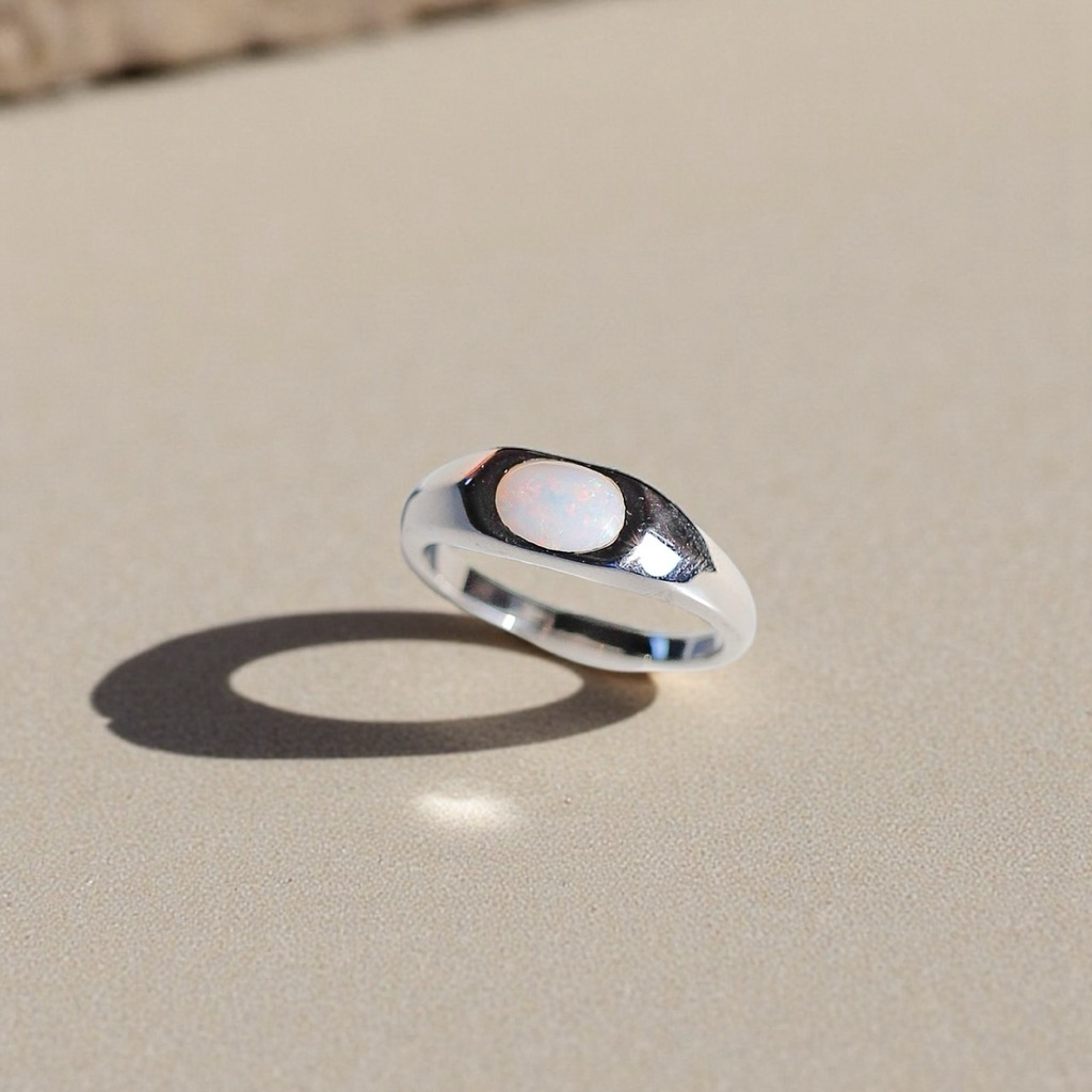 (พร้อมส่ง) แหวนเงินแท้92.5 รุ่น LUMEN RING (พลอย Australian Opal)
