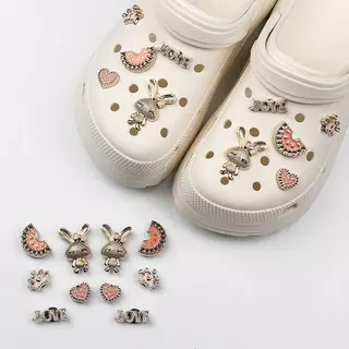 น่ารักแตงโมกระต่ายถ้ำรองเท้า DIY รองเท้าดอกไม้ถอดอุปกรณ์แฟชั่นหลุมรองเท้า DIY อุปกรณ์