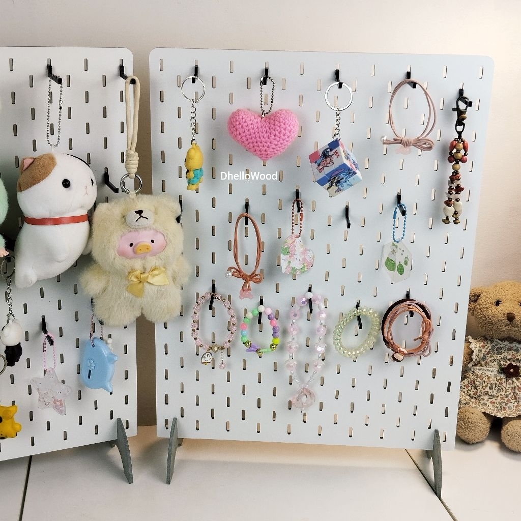 ไม้HMR pegboard ทรงเหลี่ยม เคลือบสีขาวหน้าเดียว หนา 4mm