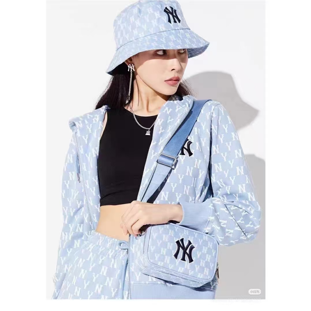 MLB (พร้อมส่ง)  กระเป๋าสะพายข้างNY+ใบเล็ก ปรับสายได้ กระเป๋า MLB Monogram
