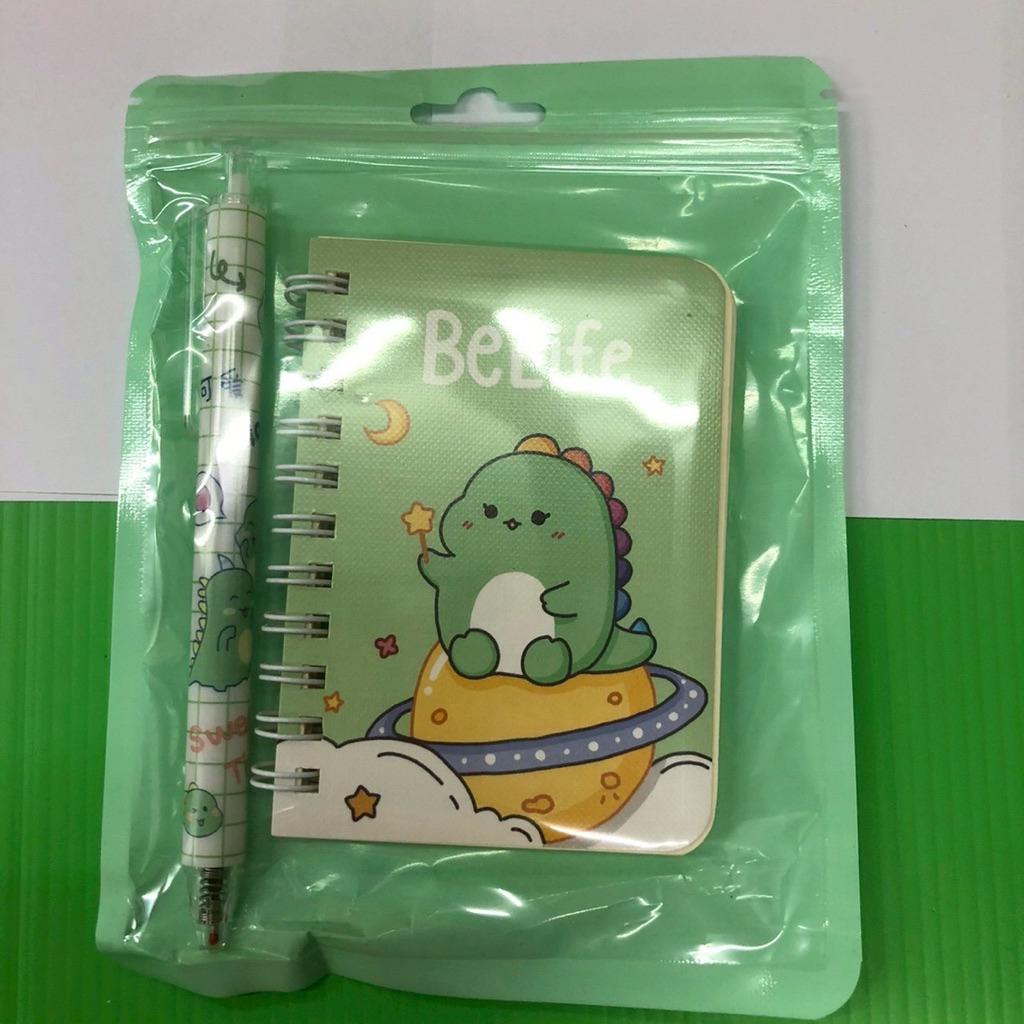 (12 ชิ้น) No.1604 สมุดโน้ตพร้อมปากกา ใช้สำหรับ พกพาจดบันทึก เป็นแบบสุ่มตัวการ์ตูนน่ารัก  ได้ทั้งหมด 12 ชิ้น ราคาถูก Shopee Lazada