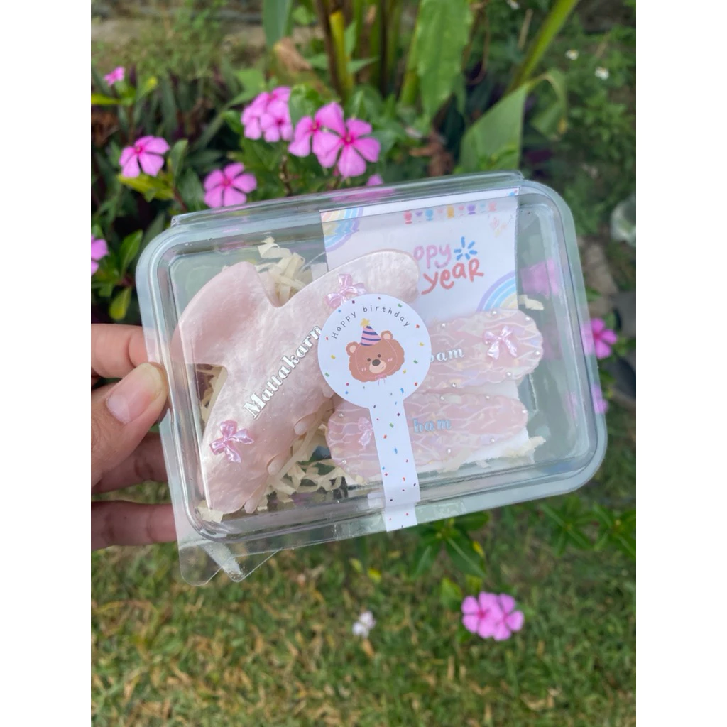 กิ๊บติดชื่อติกรม งานเซ็ต กิ๊บงับ+กิ๊บหนีบ ติดชื่อฟรี ตกแต่งฟรี กล่องฟรี การ์ดฟรี